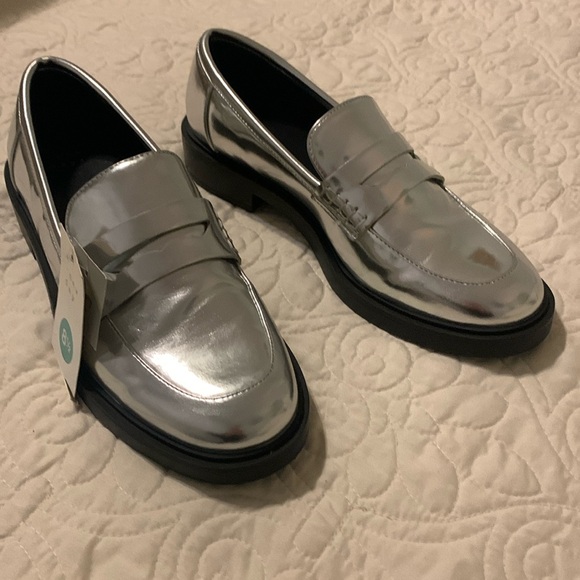 Metallic loafers NWT - Picture 4 of 11